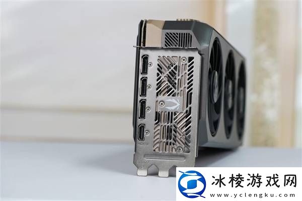 索泰RTX5070TiAMPEXTREMEINFINITY显卡图赏