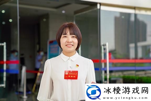 朝群热浪-键盘侠眼里的黄娜娜风暴