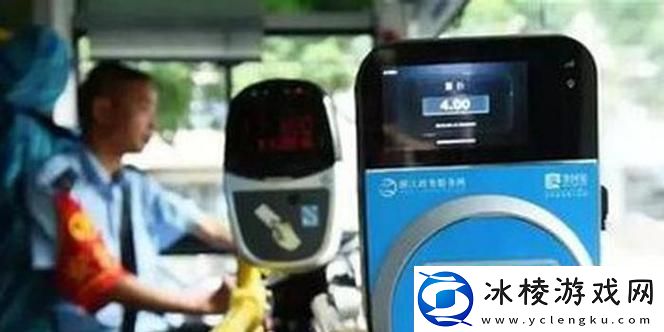 公交一晃一晃就进去了：那些在车窗外的故事