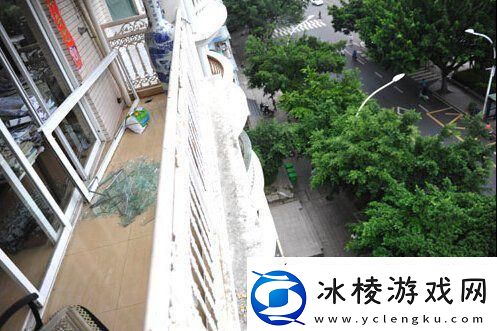 9分10秒落地窗头撞玻璃-笑破科技圈的神秘事件！