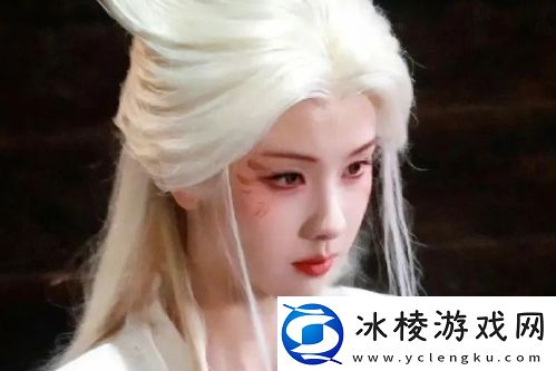 月鳞绮纪未播先火鞠婧祎红衣装扮太好看陈都灵一人分饰三角