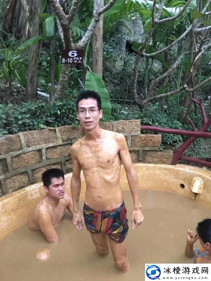 GAY民工洗澡房第三弹：揭秘工地生活背后的真实故事与情感纠葛