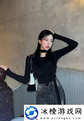 老赵抱着儿媳在厨房做饭