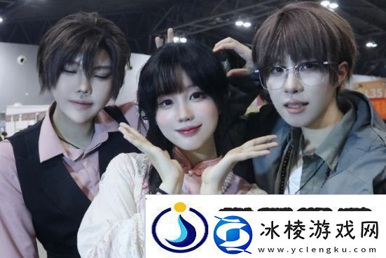 LPL美女解说参加漫展化身富家千金大小姐优雅气质展露无遗