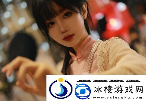 LPL美女解说参加漫展化身富家千金大小姐优雅气质展露无遗