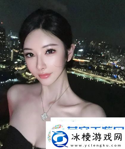 老人船上弄雨荷抚今追昔感叹岁月如歌令人心潮澎湃！
